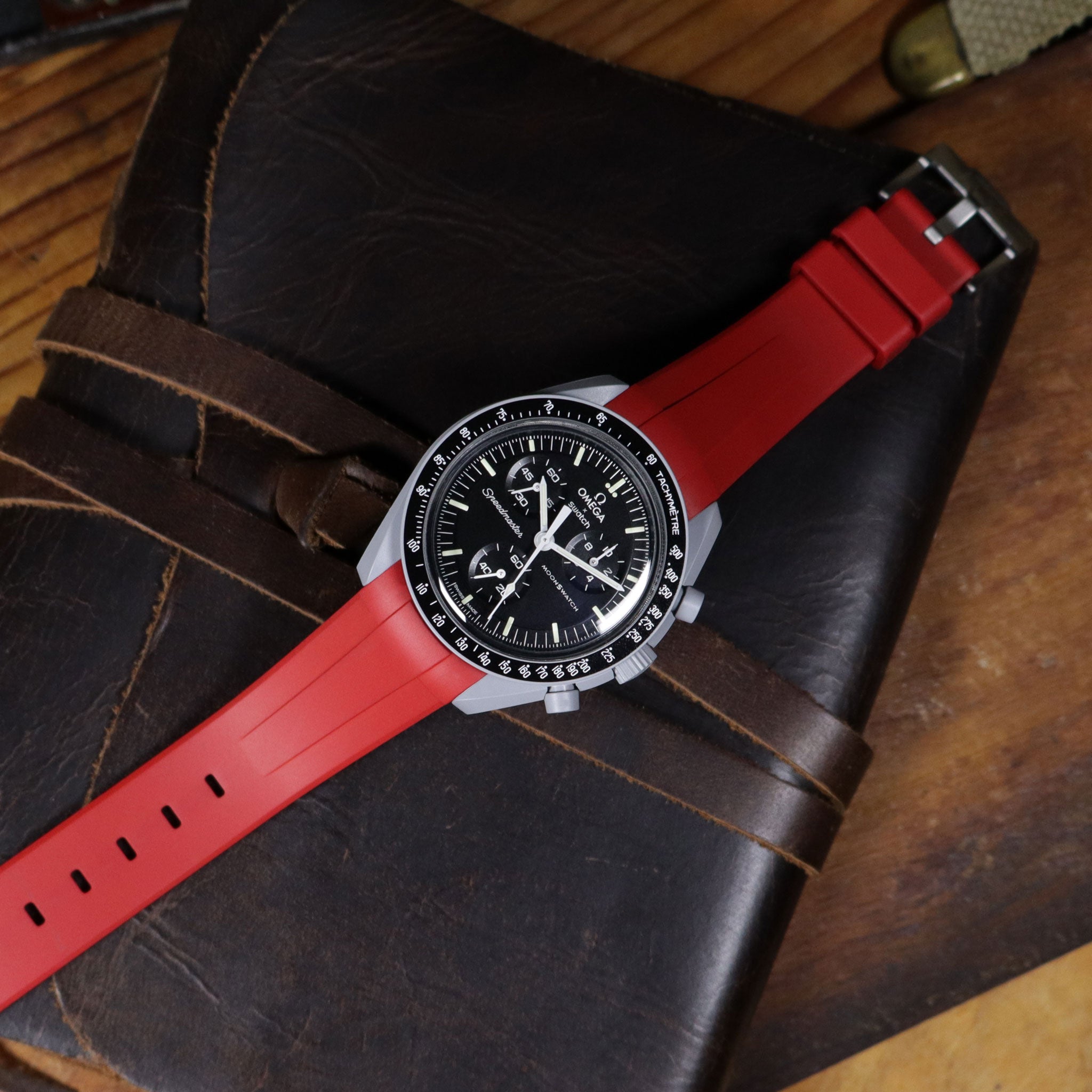 MoonGlow™ FKM Rubber Curved Watch Strap