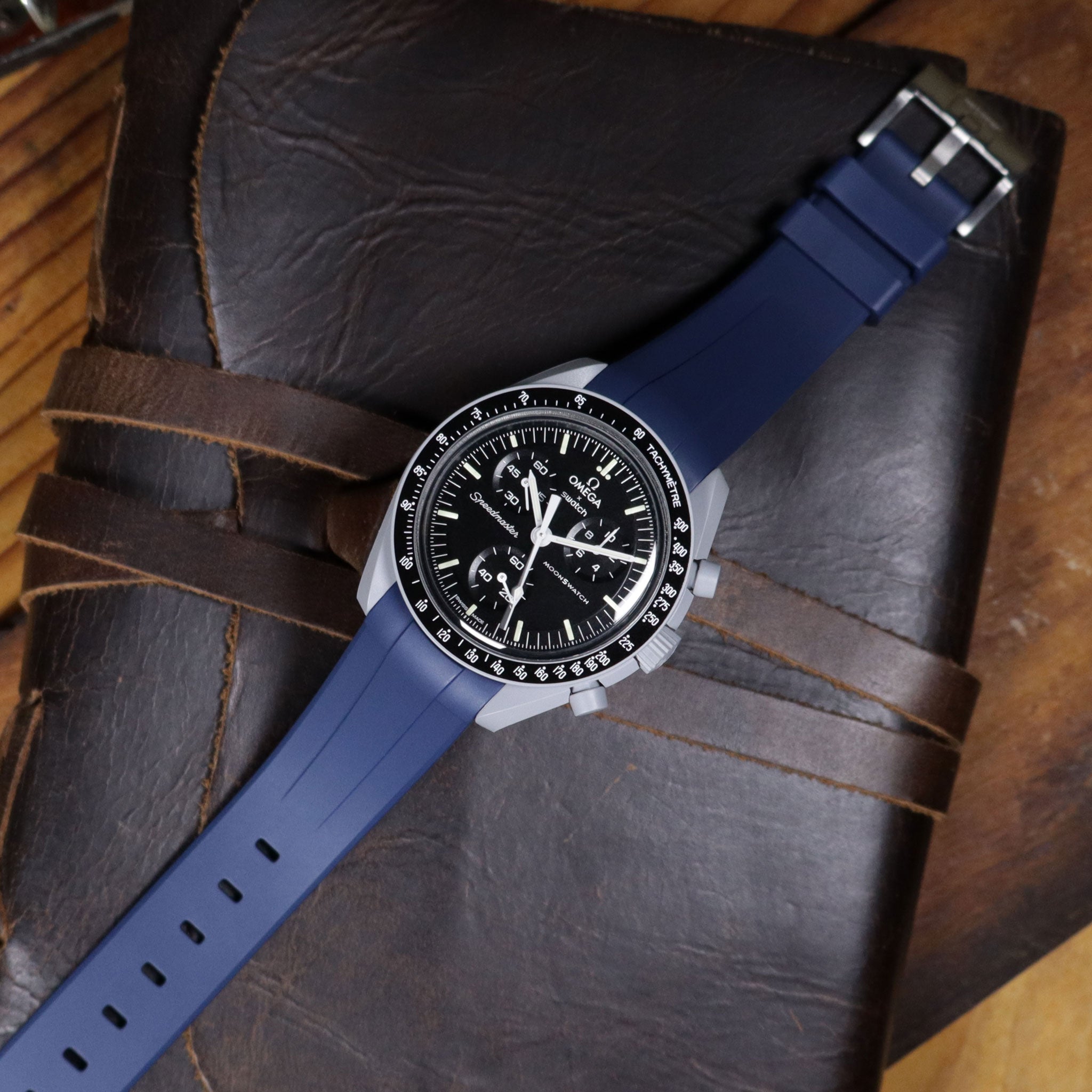 MoonGlow™ FKM Rubber Curved Watch Strap